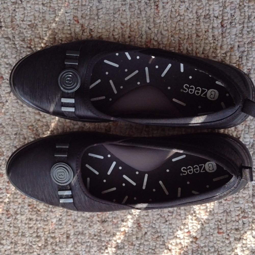 Bzees 7.5 black flats